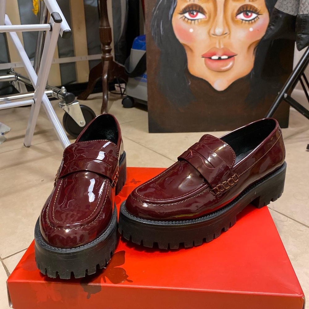 School girl vibes for real! 
Steve Madden